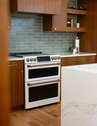 Lyn Home Kitchen