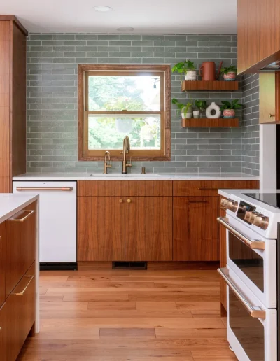 Lyn Home Kitchen