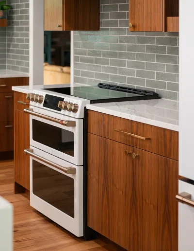 Lyn Home Kitchen